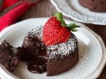 Molten-chocolate-lava-cake-1-700px.jpg