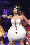 katy_perry_snowman_christmas_celebrity_photos.jpg